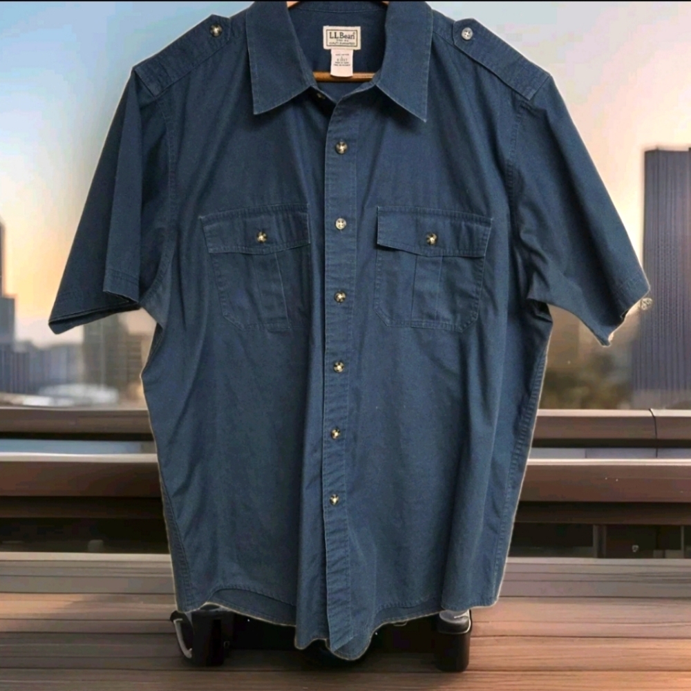 L.L. Bean Men's Button Up Work Heavy Cotton Shirt Shirt Sleeve Blue Size Large